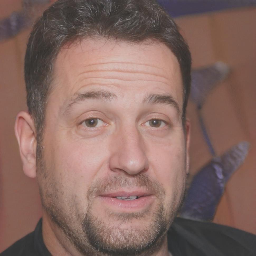 Thomas Schneider, Leitender Budgetanalyst bei Aurivolux
